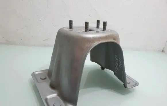 Honda CR-V Spare wheel mounting bracket 