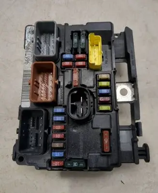 Citroen DS3 Fuse module 9667199680