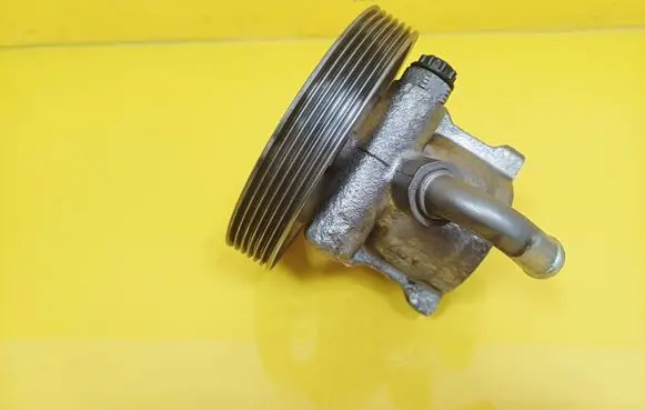 Peugeot 306 Power steering pump 9610519980 9608871080