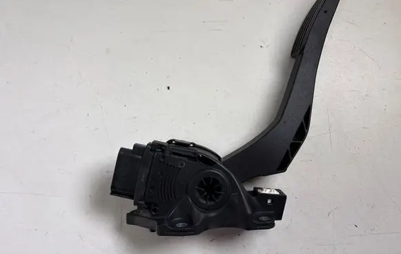 Land Rover Discovery 4 - LR4 Accelerator throttle pedal C95YE04