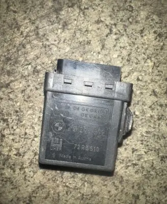 BMW 5 E39 Glow plug pre-heat relay 2246919 72RB510