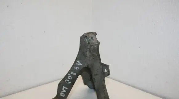 Audi A4 S4 B7 8E 8H Engine mounting bracket 8E0199308AR
