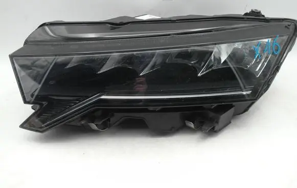 Skoda Octavia Mk4 Headlight/headlamp 5E4941009 LE22A6497