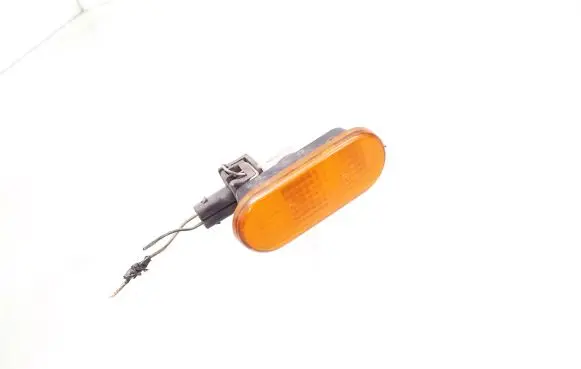 Volkswagen PASSAT B4 Front fender indicator light 3A0949117A 1H0949111