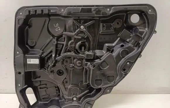 Rear window lifting mechanism without motor