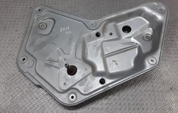 Skoda Yeti (5L) Rear door manual window regulator 5L0839401