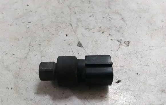 Ford Mondeo Mk III Air conditioning (A/C) pressure sensor XS7H19D594AA