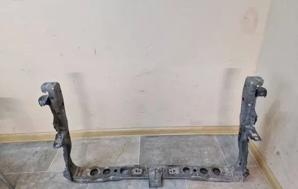 Toyota Avensis T270 Bottom radiator support slam panel 0890