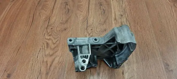 Renault Laguna III Engine mounting bracket 8200633253