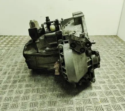 Opel Vivaro Manual 6 speed gearbox 9805625610