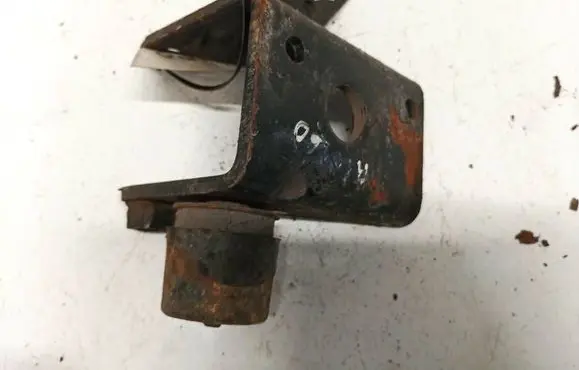 Toyota Corolla E120 E130 Engine mounting bracket 