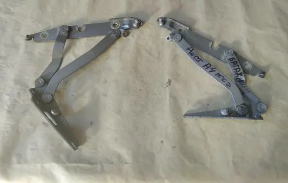 Audi A4 S4 B6 8E 8H Tailgate/trunk/boot hinge 8E5827301C 8E6827302C