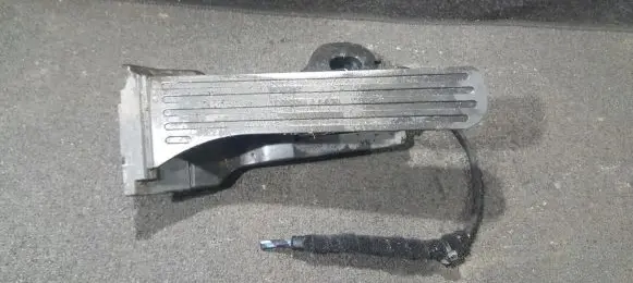 Volkswagen Touran I Accelerator throttle pedal 6PV00874600 1T2721503G