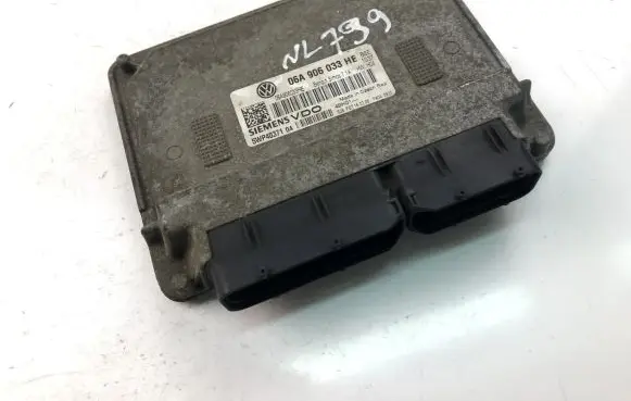 Seat Leon (1P) Engine control unit/module 06A906033HE