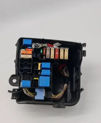 Dacia Sandero II Fuse module 243809584R