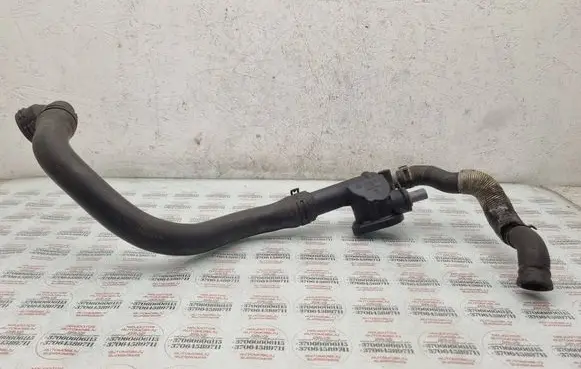 Volkswagen PASSAT B6 Engine coolant pipe/hose 03G121132B
