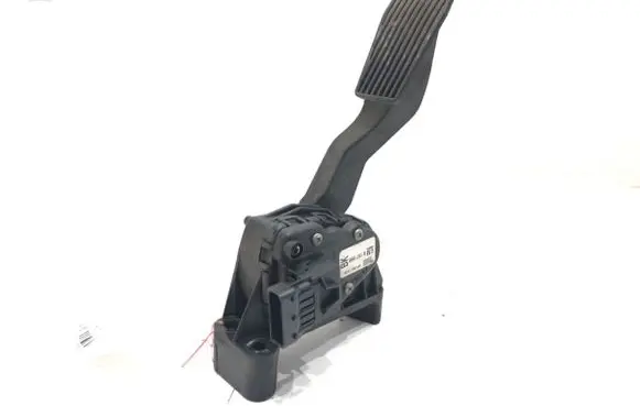 Accelerator throttle pedal