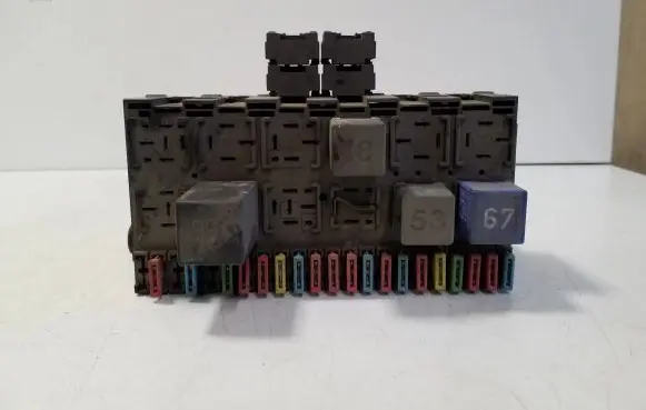 Volkswagen PASSAT B4 Fuse module 357937039
