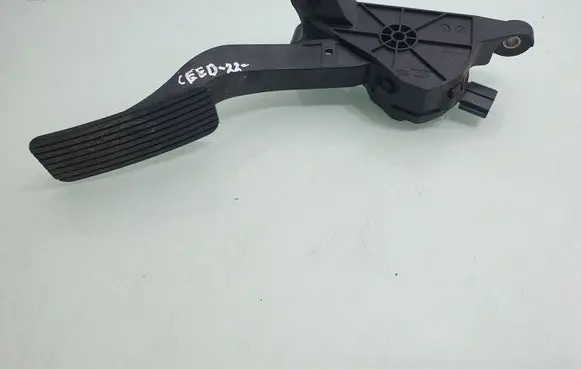 KIA Ceed Accelerator throttle pedal 32700G4200