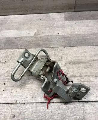 Volkswagen Golf Plus Front door upper hinge 1K0831402M 06717 A046574