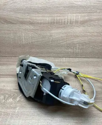 Mercedes-Benz S W220 Rear door lock 2207305735 400311F