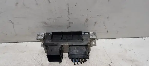 Renault Scenic III - Grand scenic III Glow plug pre-heat relay 8200558438A