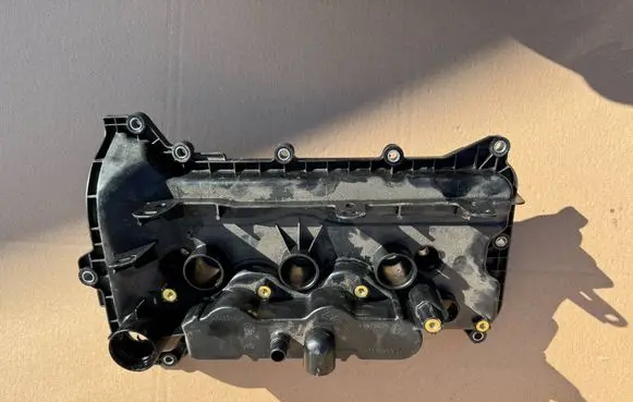 Dacia Duster II Rocker cam cover 132657536R P1017269