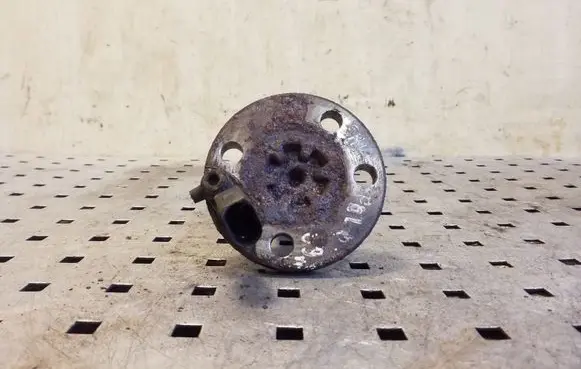 Volkswagen Polo IV 9N3 Stub axle 
