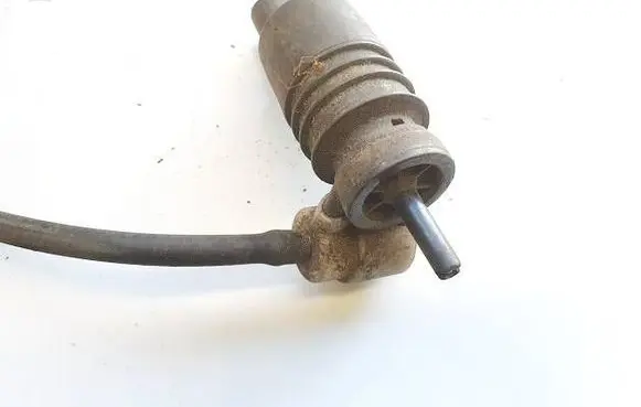 Volkswagen PASSAT B6 Windscreen/windshield washer pump 1J0973722