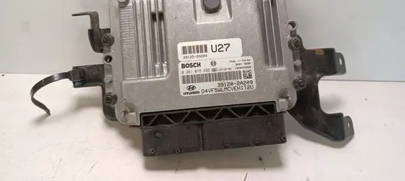 Hyundai i40 Engine control unit/module 0281018492