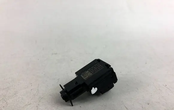 Volkswagen Golf VIII Oil temperature sensor 5WA907527A