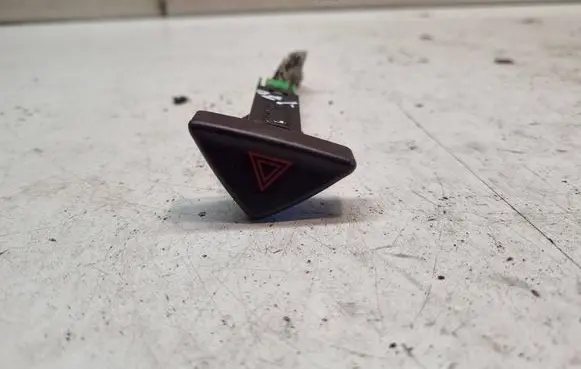 Volvo V70 Hazard light switch 9441045 01W481