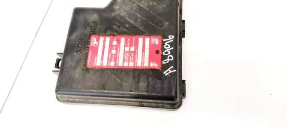Hyundai Santa Fe Fuse box cover
