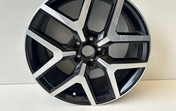 Seat Arona R18 alloy rim 6F9601025B