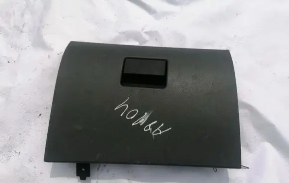 Volkswagen PASSAT B6 Glove box