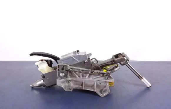Ford Focus Steering wheel axle AV6N-3F880
