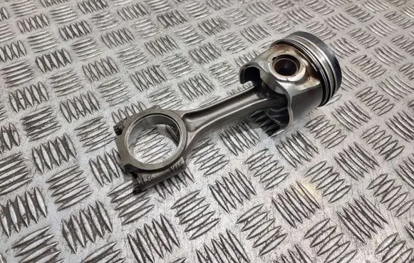 Volkswagen Touareg I Piston with connecting rod 038J 81L91M041