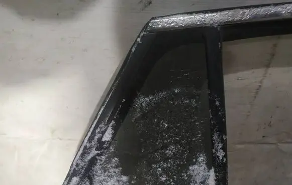 Toyota Avensis T270 Rear vent window glass 