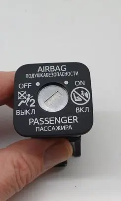 Passenger airbag on/off switch