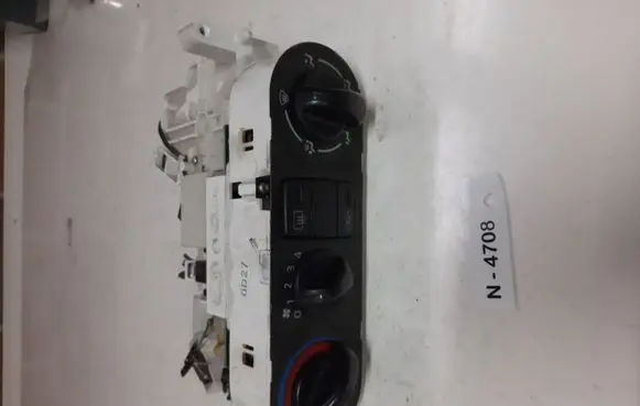 Nissan Almera N16 Climate control unit