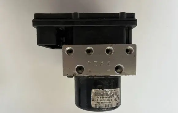 Mercedes-Benz C W203 ABS Pump A2095452532 A2034310812 00002128E2