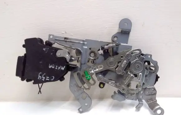 Mazda 5 Sliding door lock 