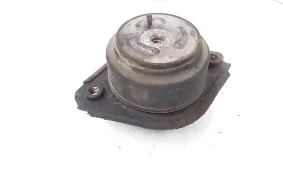 Mercedes-Benz R W251 Engine mount bracket A2512402717