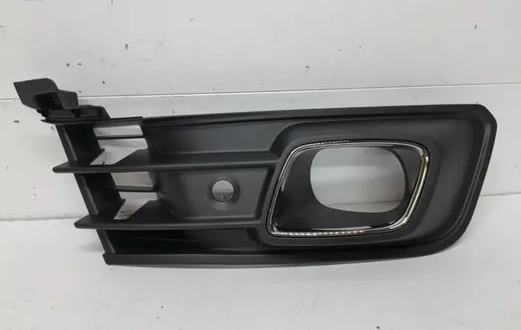 Renault Captur Front fog light trim/grill 261A24736R