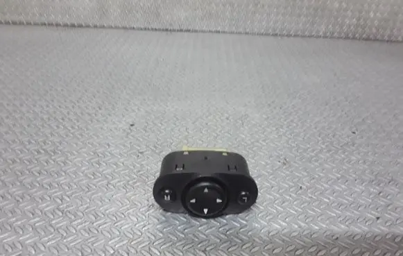 Chrysler Sebring (ST-22 - JR) Wing mirror switch