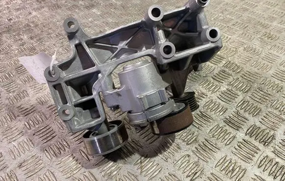 Mitsubishi Outlander Generator/alternator bracket 