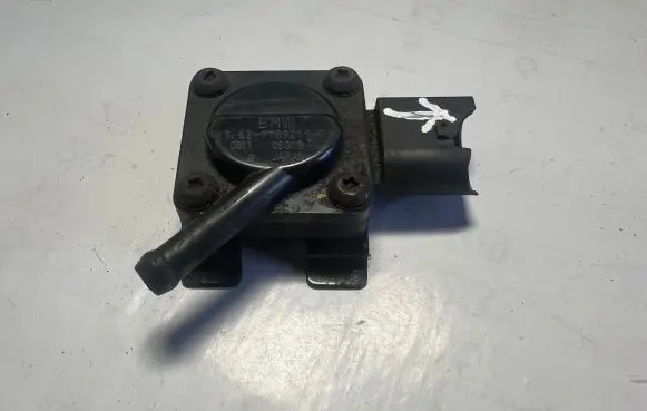 BMW 3 E90 E91 Exhaust gas pressure sensor 13627789219 1362778921903