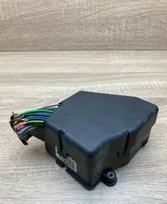 Volkswagen PASSAT B5 Fuse box set 2347848 AU0A052