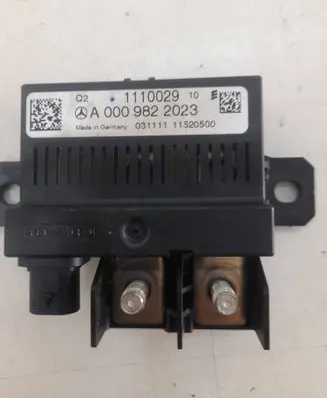 Mercedes-Benz E W212 Charging relay A0009822023 1110029