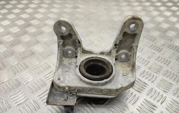 Opel Vivaro Gearbox mount 8200219372A